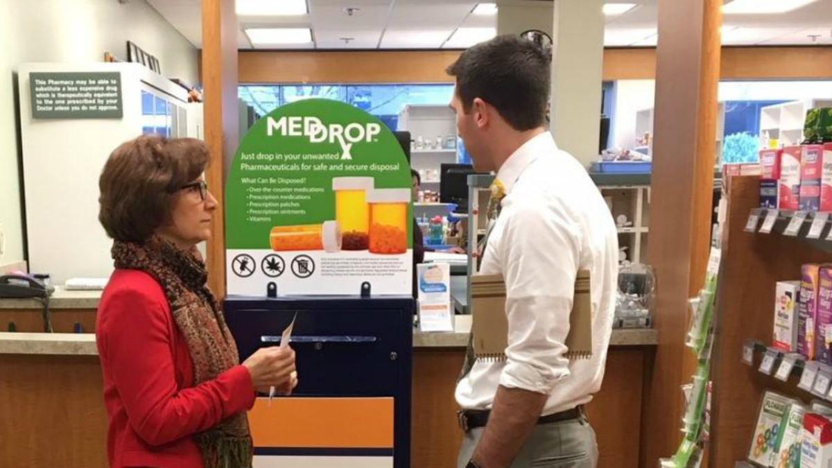 Bonamici Visits Drug Disposal Site at Pharmacy